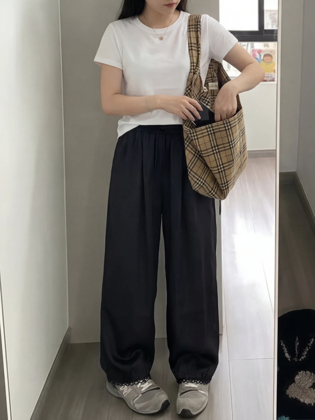 快適で軽やか！大きいサイズの薄手ストレートパンツは通販で安いおすすめ品か