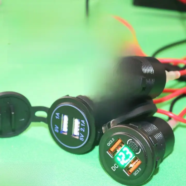 防水仕様の 車載スマホ充電器【急速充電・ダブルUSBポート対応・12V／24V用】