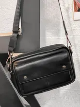 オシャレなレザーショルダーバッグ【スポーツスタイル・斜め掛け・若者向け】