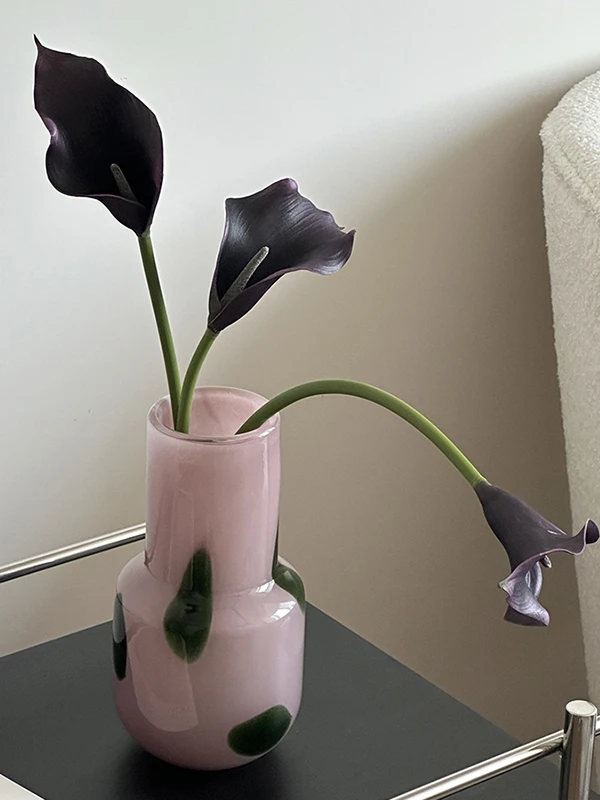 ガラスの花瓶 どうしてかわいいのか：洗練されたデザインのヴィンテージ風ガラス花瓶の実際の使い方と評価