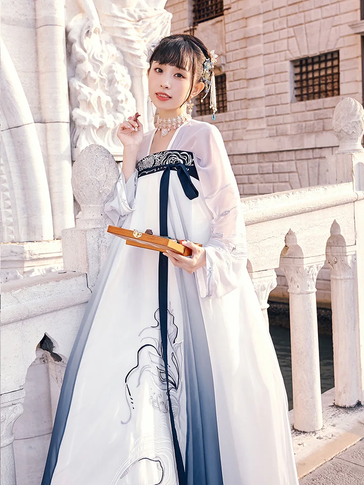坊主に似合う服は、本当に「和服」なのか？対襟シャツが答えをくれる