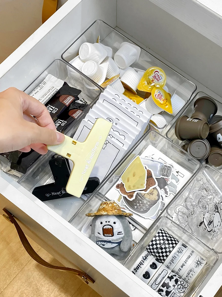 収納力抜群のプラスチック製仕切り板：メイクトレンドの収納効率を実証する実用アイテム