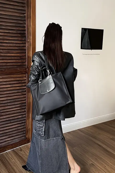 大容量トートバッグ【肩掛け・ナイロン製・通勤用】