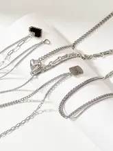 中性デザインのショートネックレス【ファッショナブルな装飾品】
