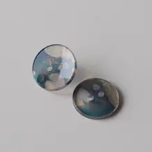 透明感のある青いインクデザインのボタン【英国製・直径18mm】