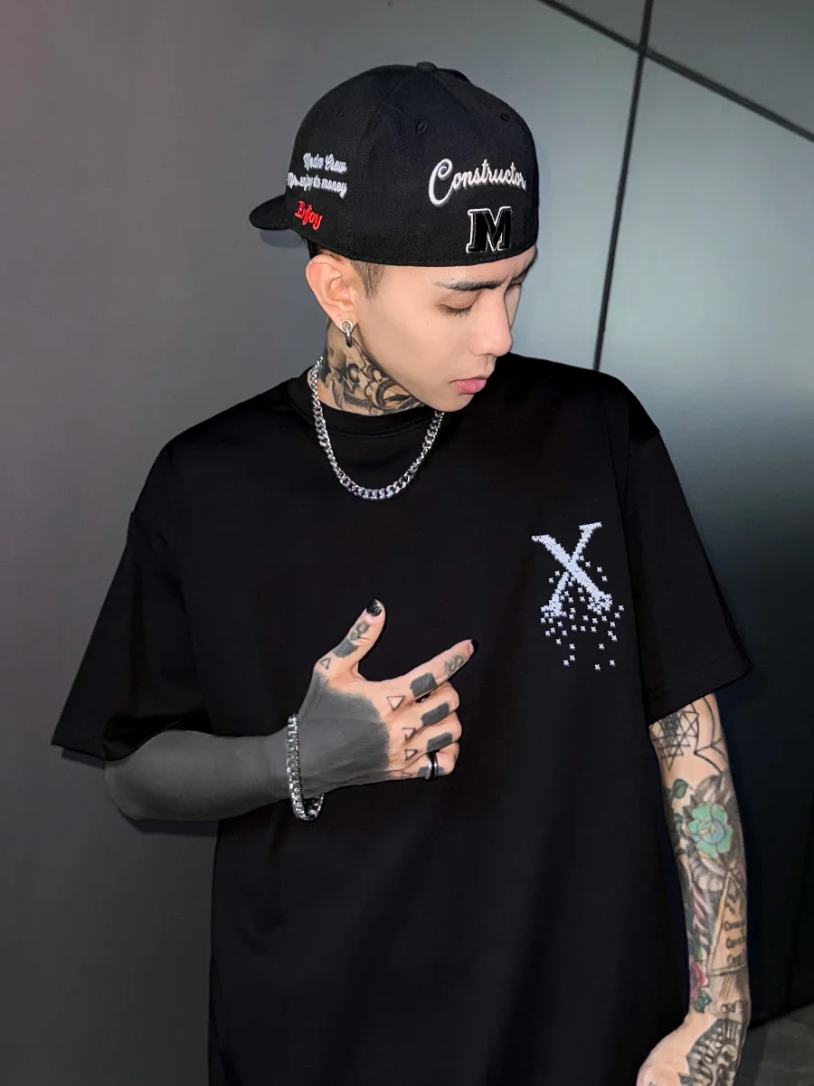 着丈が短いTシャツメンズの選び方を徹底解説！厳選4選で夏のカジュアルスタイルを完成