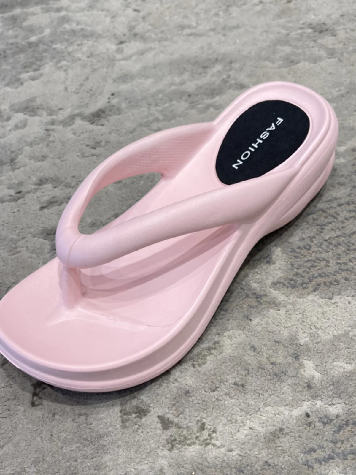 春夏用サンダル：厚底・防水・ヒール付きで足が楽な日常サンダル