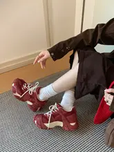 秋冬用 厚底の赤いスニーカー【極上の柔らかさ・個性的デザイン・女性用】