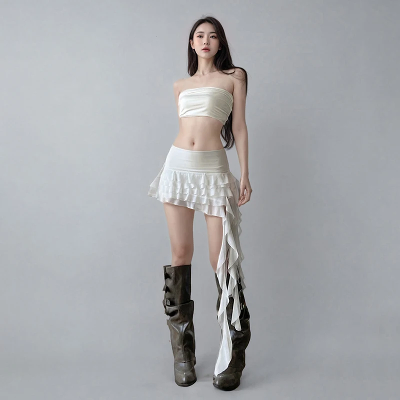 へそ出し服は本当に「着る」ことの難しさがある？その答えは、風合いとシーンにかかっている