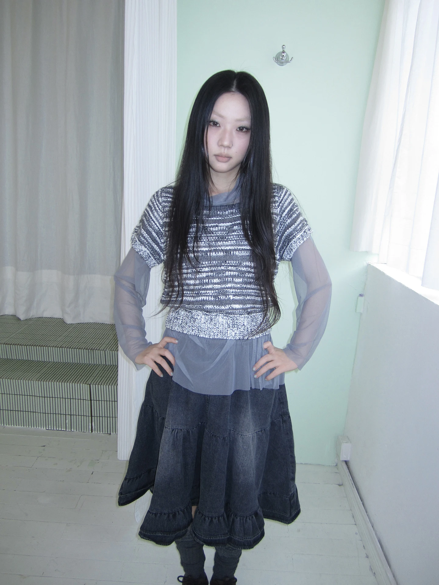 ピンクベージュ色とは？その魅力と、復古風ショートニットトップスでどう活かすのか