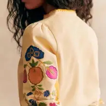 Zoyoyued 刺繍入りVネックブラウス【カラフルな花柄・カーキ・コットン・クロシェトリム】
