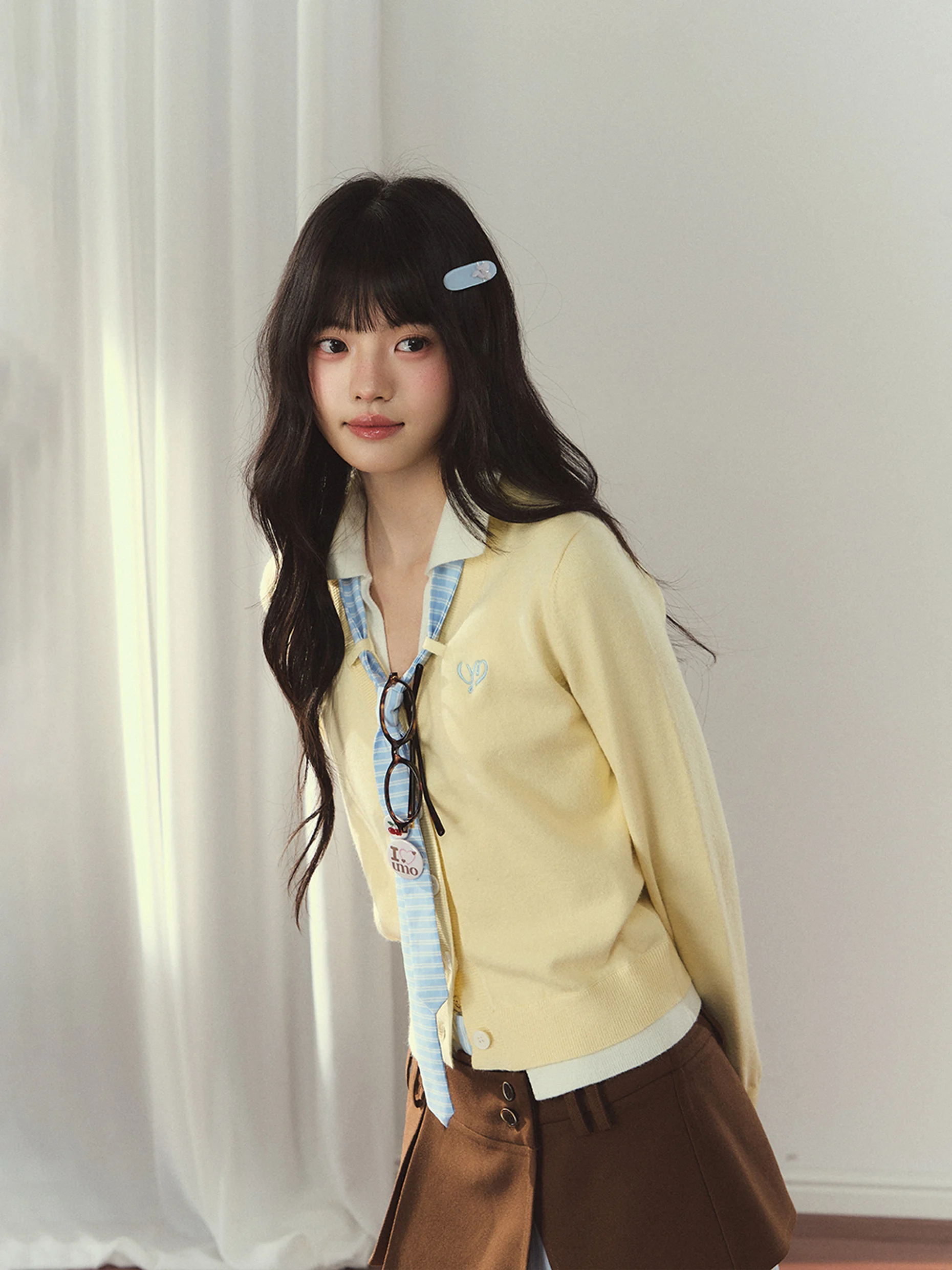 春季女子向けストライプネクタイ付きVネックカーディガン【カラーコントラスト・極上の柔らかさ】（セットアップ対応）
