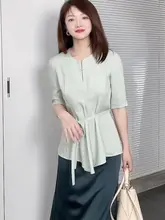 輝く微笑みの小さなブローチ【ストーン装飾・高級感あるデザイン・衣服固定用】