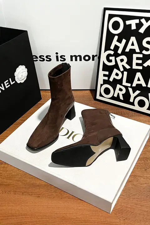 レディース 冬用太ヒールショートブーツ【スクエアトゥ・カラーブラウン・ストレッチスエード】