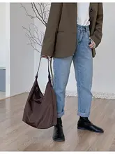 シンプルデザインの大容量トートバッグ【レディース・ナイロン・ショルダーバッグ】
