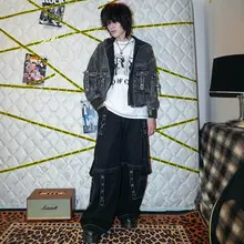 パンキッシュデザインの多ポケットフード付きジャケット【ゆったりフィット・短丈】