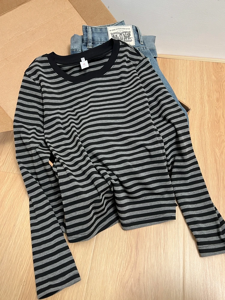 ボーリングシャツのコーデで失敗しない方法は？李柒七のボーダー柄ロングスリーブTシャツが解決する