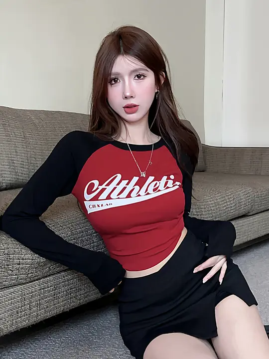 デザイン性のある長袖Tシャツ【女性用・ジャズダンス・K-POP対応・フィット感のある赤】（セットアップ対応）