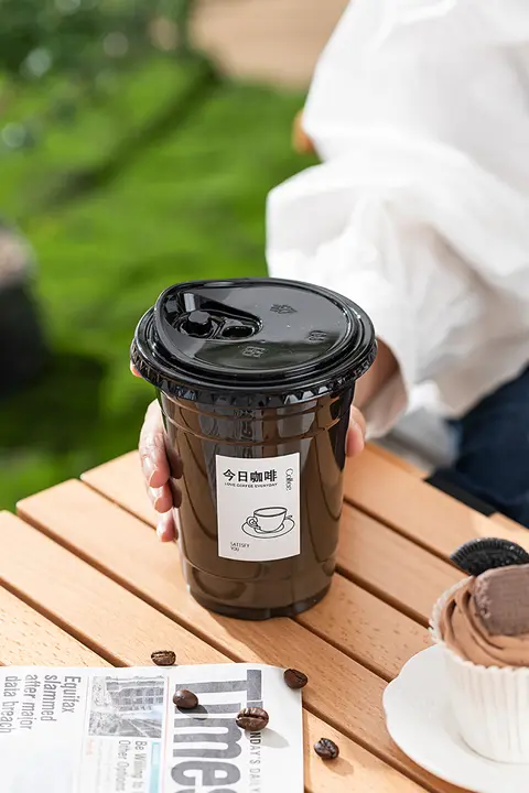 使い捨てコーヒーカップ ブラック【500ml・蓋付き・透明・加厚デザイン】