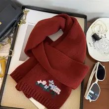 全羊毛ニットスカーフ【刺繍小花・赤色・秋冬用・保温・首元を守る】