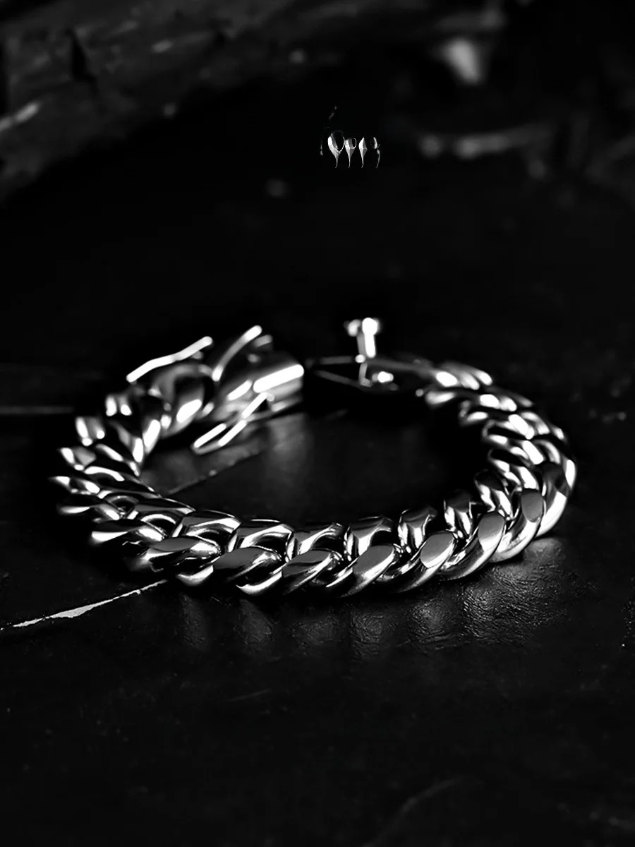 GU アクセサリー メンズ：GUXI チャレンジ チタン製ブレスレットの実用性とデザイン特性