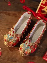 華やかな刺繍を施した中華スタイルのウェディングシューズ【赤・内増高・古風なデザイン】