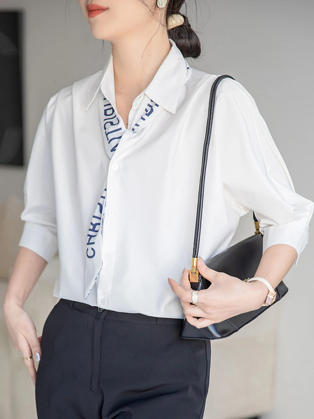 通勤ブラウスに悩むあなたに、今夏の1枚が届く？