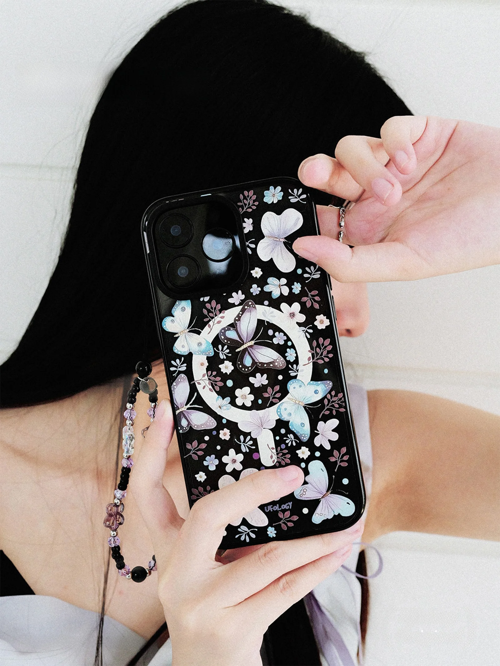 インス風スマホストラップ付きケース：オリジナルデザインで通勤と外出に最適なスマートフォン保護