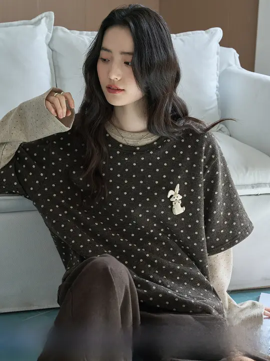 深灰色 ラビット立体プリントドットTシャツ【レディース・春用・長袖・ラウンドネック】（セットアップ対応）