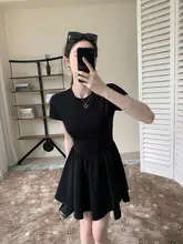 シンプルなデザインのブラック�ワンピース【ウエストリボン・通勤向け・ショート丈】