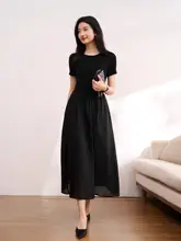 優雅なデザインのアセテート短袖ワンピース【ウエスト絞り・ミディ丈・小黒服】（セットアップ対応）