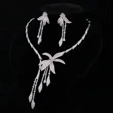 ダイニーニのデイジーロングピアス＆ネックレスセット【エレガン トデザイン・パーティー用・結婚式アクセサリー】