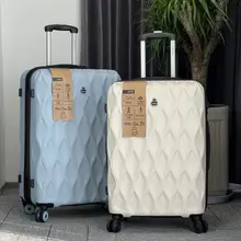耐久性に優れたPC素材の旅行用スーツケース【男女兼用・キャスター付き・TSAロック】