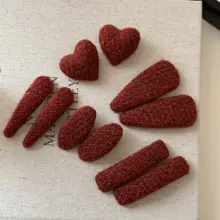 レッドカラーのハンドメイドヘアクリップ【前髪用・細い髪用・高級感】