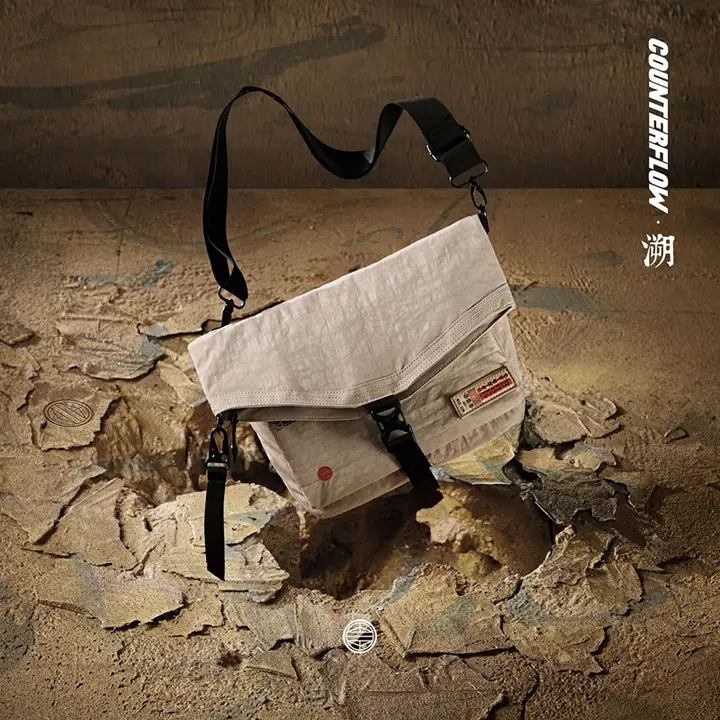 LINING ユニセックスショルダーバッグ【ブラック・通勤・カジュアル・スポーツ用】