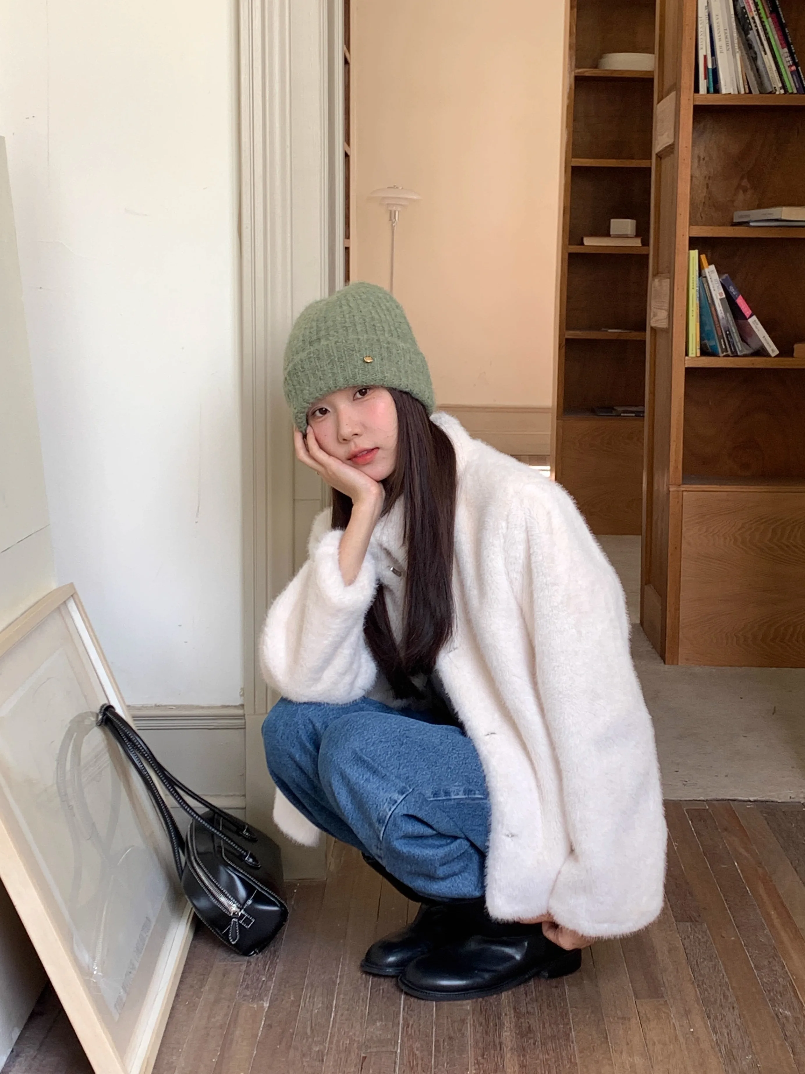 秋冬用グリーンニット帽：女性向けの保温性と小顔効果を実現