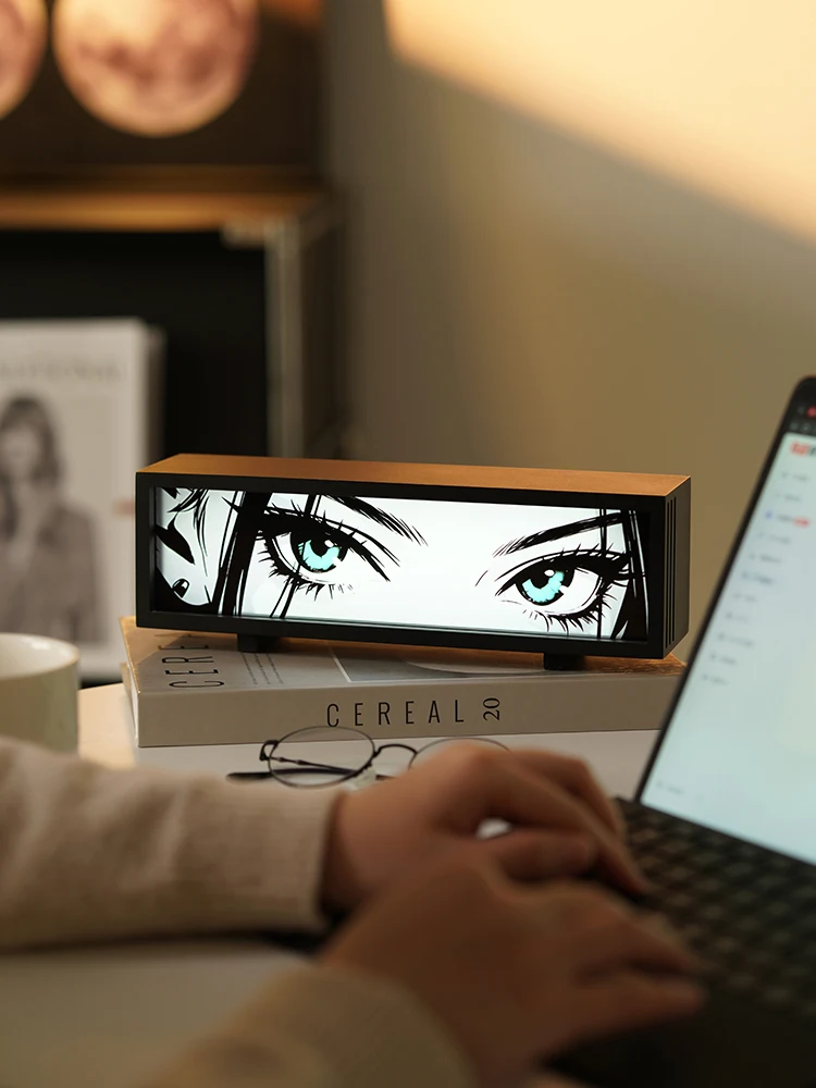 LEDキャンドルとデスクランプの違いは？アニメデザインのテーブルランプで解決するリアルな選び方