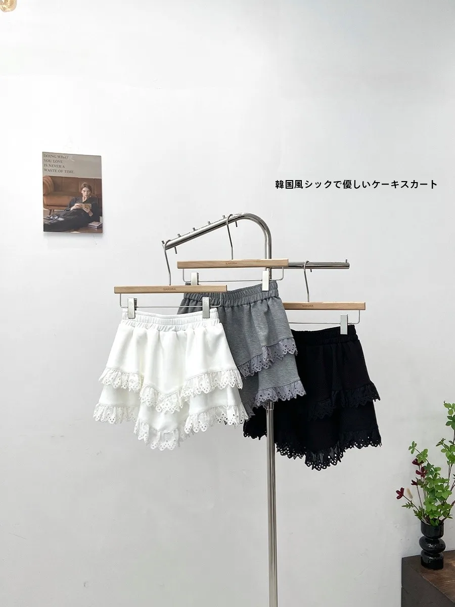 レース切替えのハイウエストグレーAラインスカート：通勤シーンにおける女性向けスタイルの実用性とデザイン特性