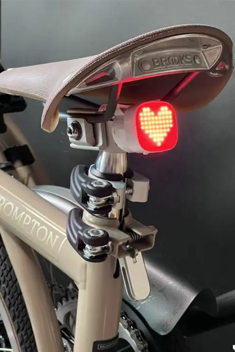折りたたみ自転車用スマートセンサー尾灯【夜間ライディング用・個性的なデザイン】