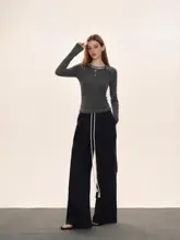 シンプルデザインの長袖Tシャツ【ウィメンズ・スリムフィット・春用】