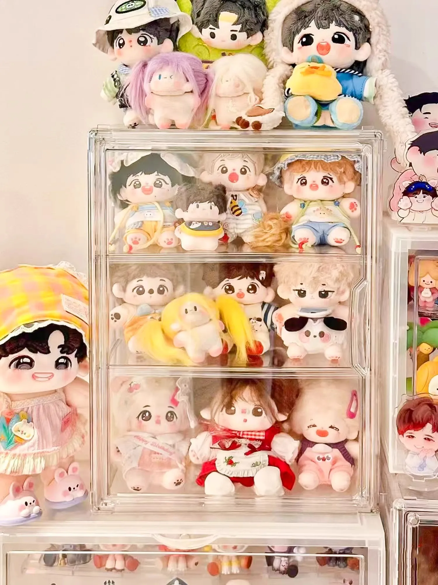 毛糸のぬいぐるみ収納ボックスはアクリル製ディスプレイラックで収納効率を最大化
