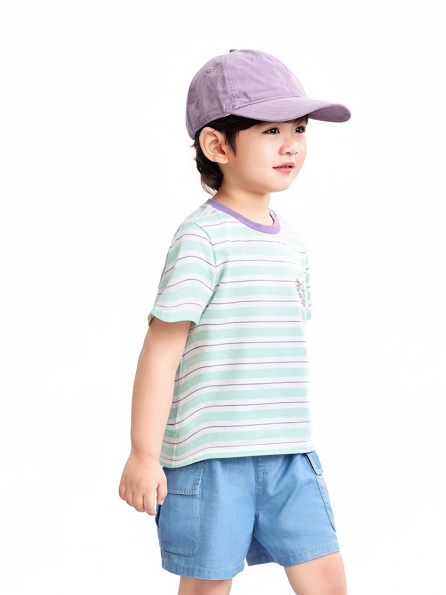 人気のモード系Tシャツとは？白と緑のストライプが選ばれる理由とは？