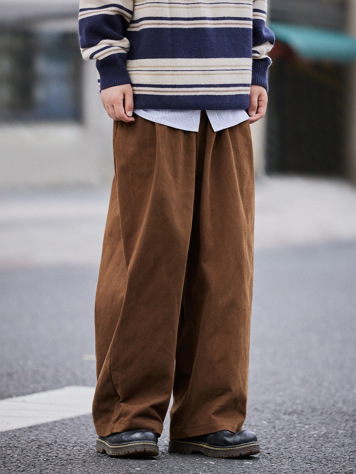ブラウンパンツ メンズ どう選ぶ？実は「コーヒー色」の工装風ストレートパンツが今、通勤とレジャーで爆発的に人気！