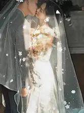 ロングトレインデザイン！花モチーフのウエディングヴェール【チュール素材・重工アクセサリー】