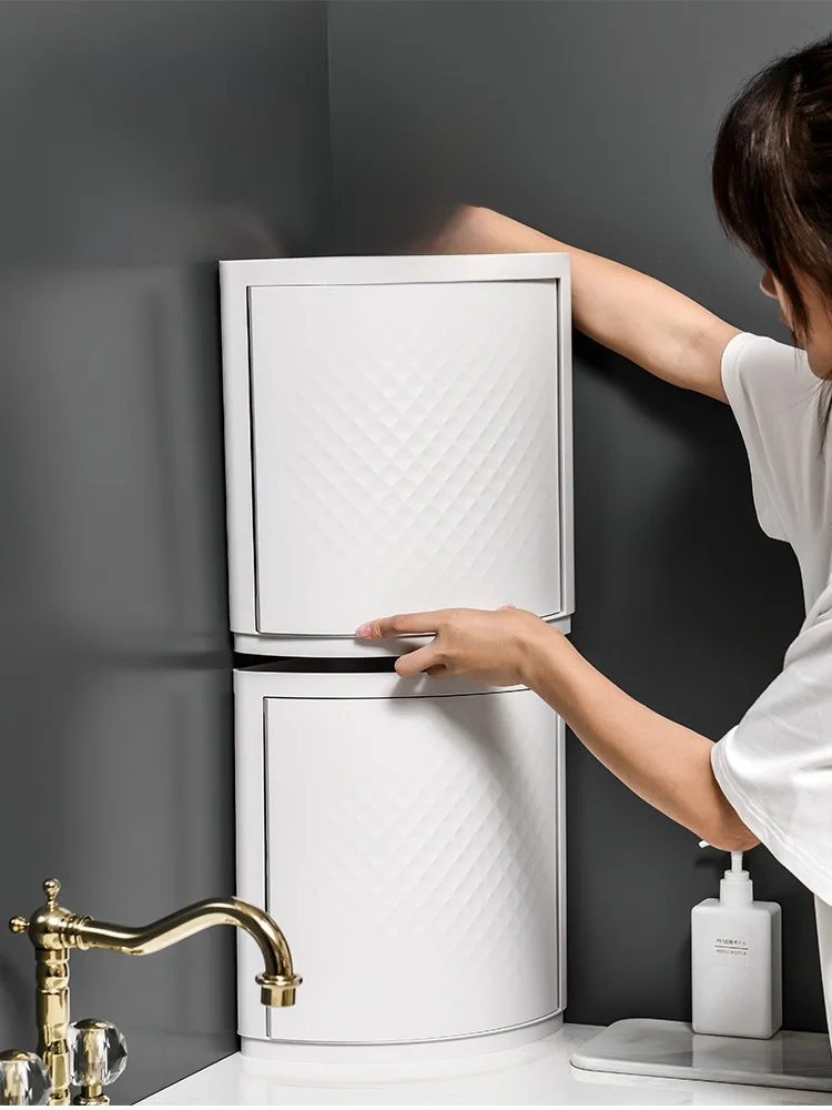 浴室用三角形回転収納ラック：穴あけ不要で効率的な立体構造収納を実現