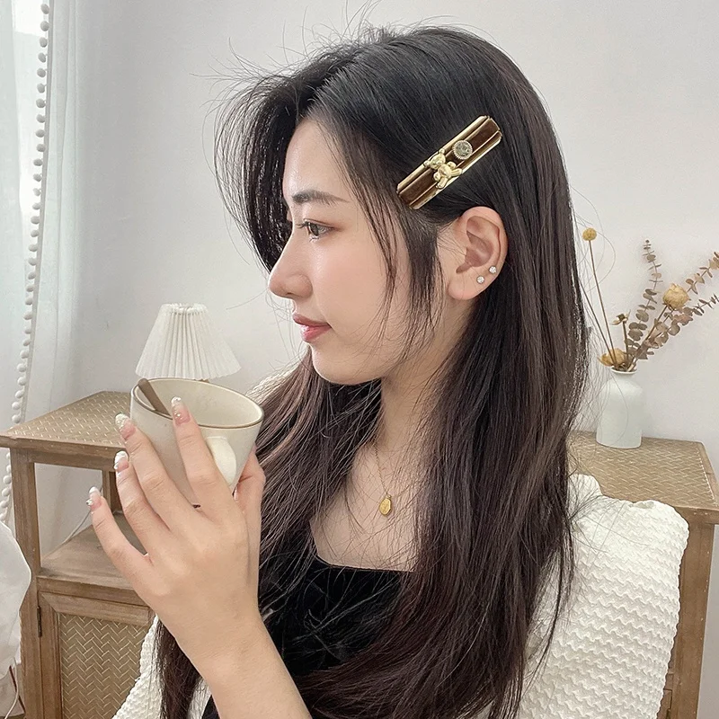 小熊デザインのヘアクリップ：サイドポニーテールに最適な日系おしゃれアクセサリー