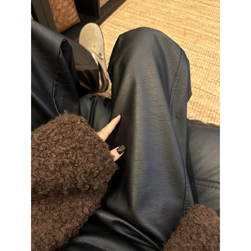 合成皮革とリアルレザーの選択で迷うなら、今こそ高腰フレア PUレザーパンツに出会うべき？