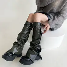 個性的なレザー脚カバー【サイドボタン付き・ストレートブーツカバー】