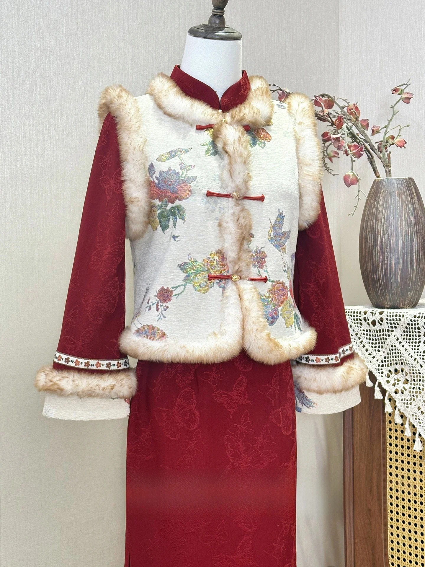 お正月男性の服装はどう選ぶ？伝統と現代を融合した「赤いチーパオ」が注目する理由