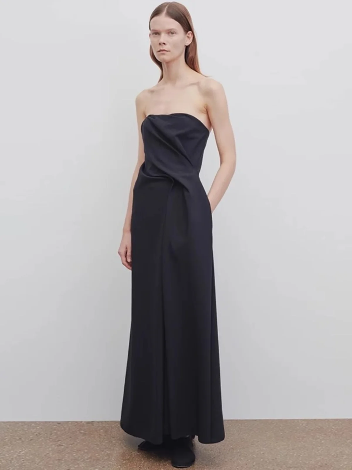 大人可愛い服 40代コーデ 完全ガイド｜不規則ウエストAラインドレスの着こなしポイント
